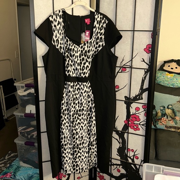 magi sculpt Dresses & Skirts - NWT Magi Sculpt slimming dress in plus size 24